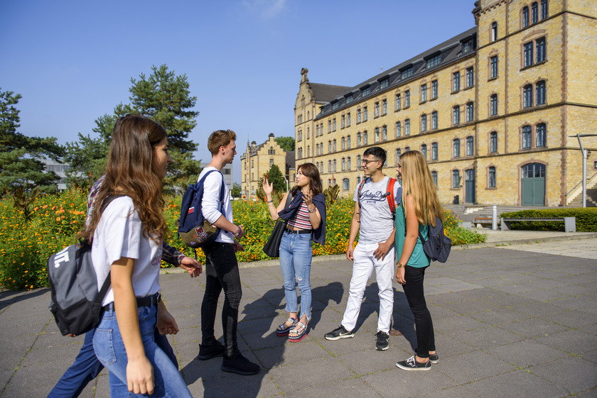 Zurück An Den Campus: 600 Erstsemester Beginnen Ihr Studium An Der ...